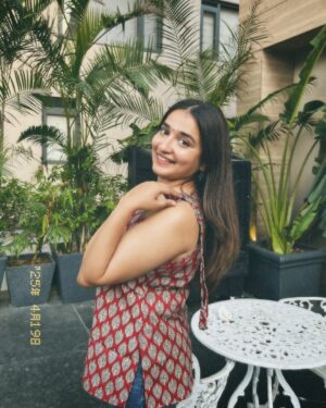 Kangan Khandelwal Instagram - Short kurti season 🪷🛺🪕

#instamood #explorepage✨ #summer