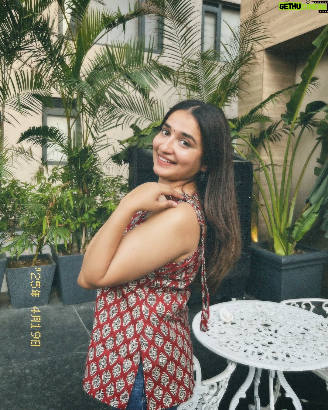 Kangan Khandelwal - 66.3K Likes - Short kurti season 🪷🛺🪕

#instamood #explorepage✨ #summer