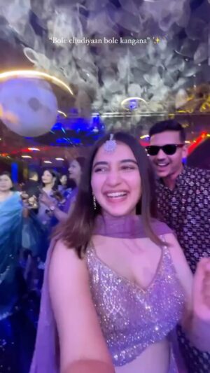 Kangan Khandelwal Instagram - Channelling my inner Kareena Kapoor 💁🏻‍♀️
Outfit @jainwaysofficial 
#lifeofk #trending #love #y2k #wedding