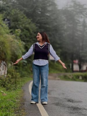 Kangan Khandelwal Instagram - Barish m pahad kya lagte h 🥹♥️ 
#lifeofk #pahad #shoot #ootd
