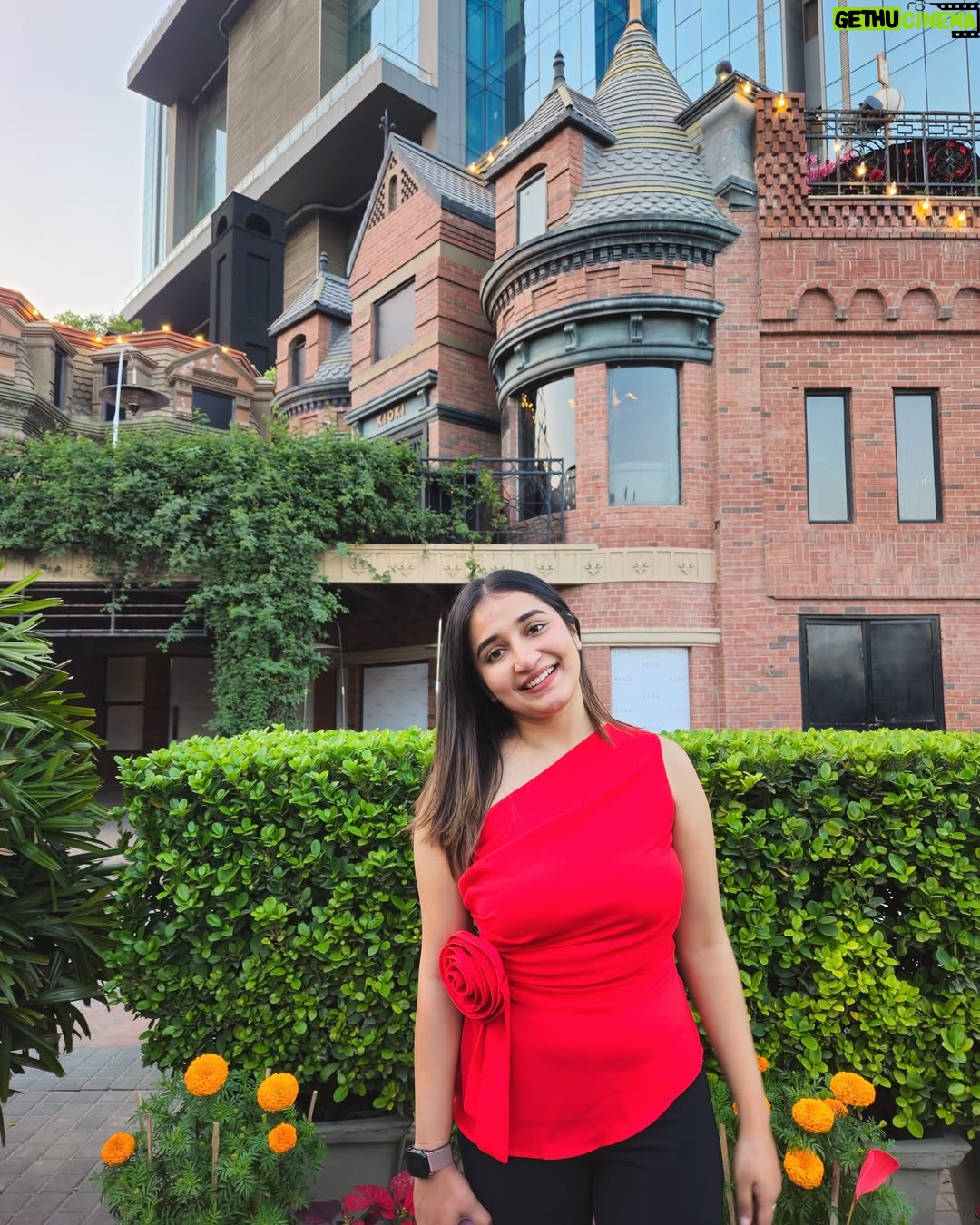 Kangan Khandelwal - 62.3K Likes - You can call me Rose 🌹 
Top : @kelin_official 
#lifeofk #valentines #love #rose