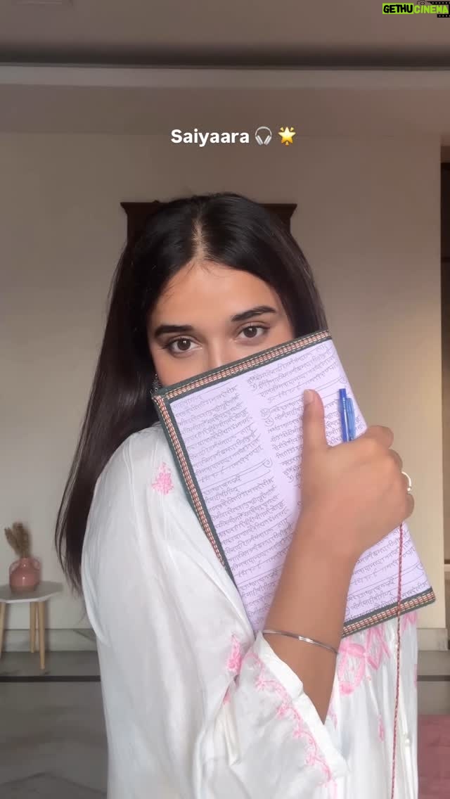 Kangan Khandelwal - 23.6K Likes - Recreated Vani’s simple look from Saiyaara Movie 🌟
Kurti from @zibaacollection 
#lifeofk #saiyaara #aneetpadda #transition #explore #love #trendingnow #fyp