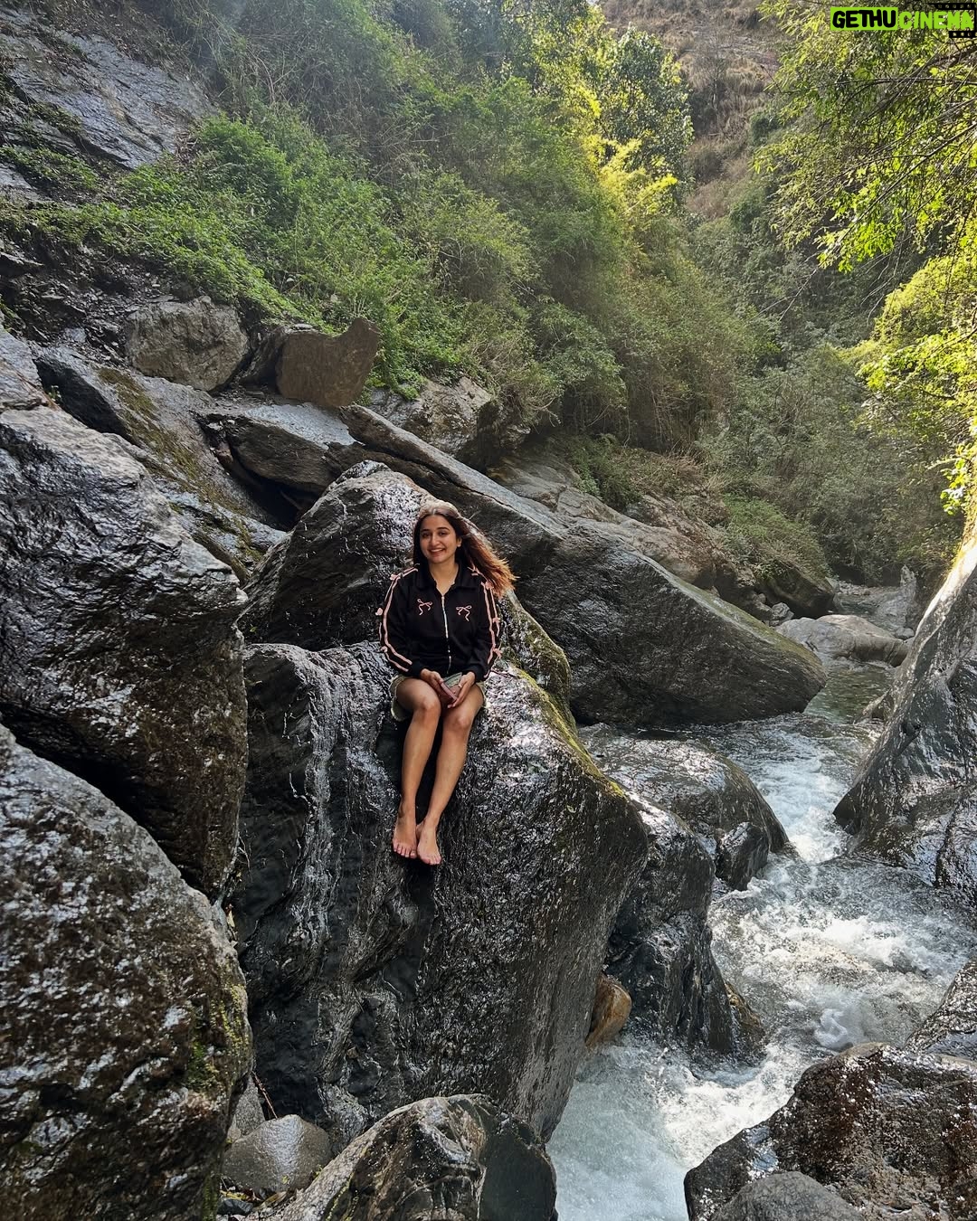 Kangan Khandelwal - 96.5K Likes - This was one of the best experiences. We went hiking & it was not easy but we did it 🩵
#lifeofk #hiking #experience #birbilling⛰️ #travel #bhagsuwaterfall