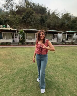 Kangan Khandelwal Instagram - Happiest around ⛰️& him 🙊
#lifeofk #rishikesh #travelphotography #pahad #photography