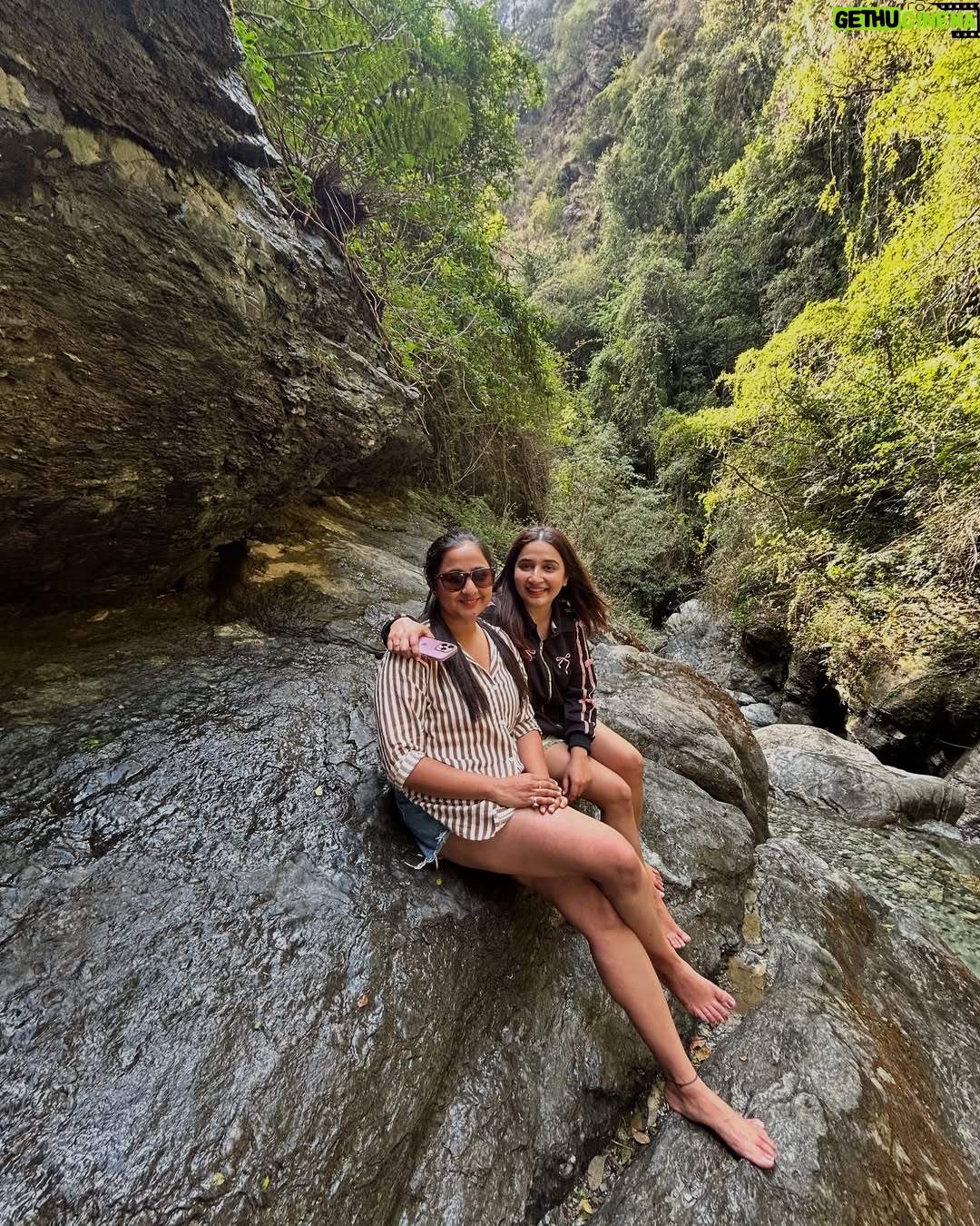Kangan Khandelwal - 96.5K Likes - This was one of the best experiences. We went hiking & it was not easy but we did it 🩵
#lifeofk #hiking #experience #birbilling⛰️ #travel #bhagsuwaterfall