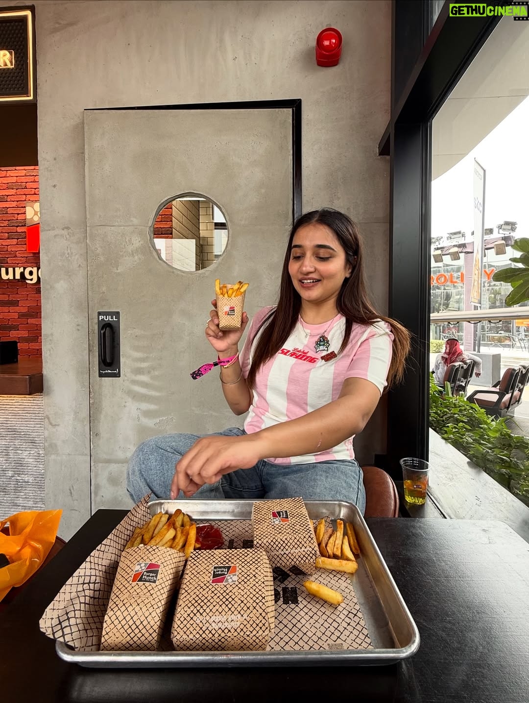 Kangan Khandelwal - 42.9K Likes - 💖☀️☕️
P.S. Its 43 degrees here 🙆🏻‍♀️
#lifeofk #travel #riyadh