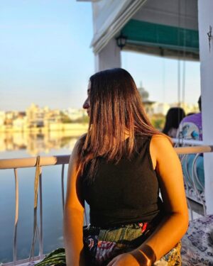 Kangan Khandelwal Instagram - Udaipur sunset hits different ♥️🧡
#lifeofk #sunset #udaipur #love