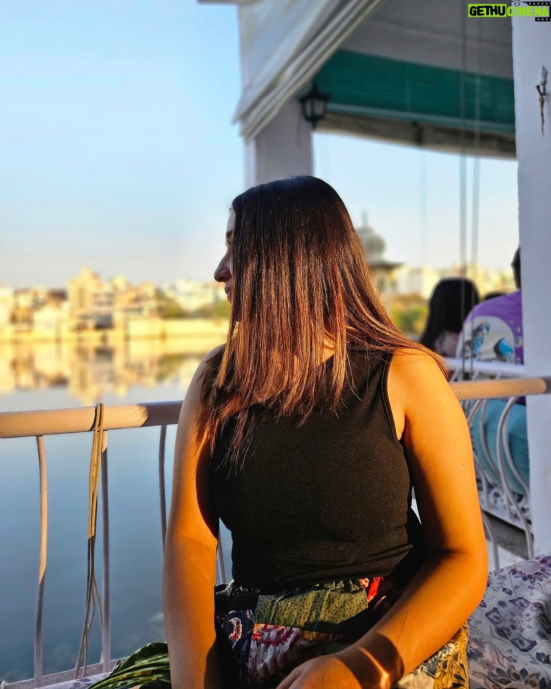 Kangan Khandelwal - 61.7K Likes - Udaipur sunset hits different ♥️🧡
#lifeofk #sunset #udaipur #love