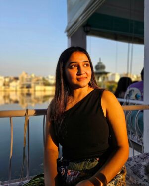 Kangan Khandelwal Instagram - Udaipur sunset hits different ♥️🧡
#lifeofk #sunset #udaipur #love