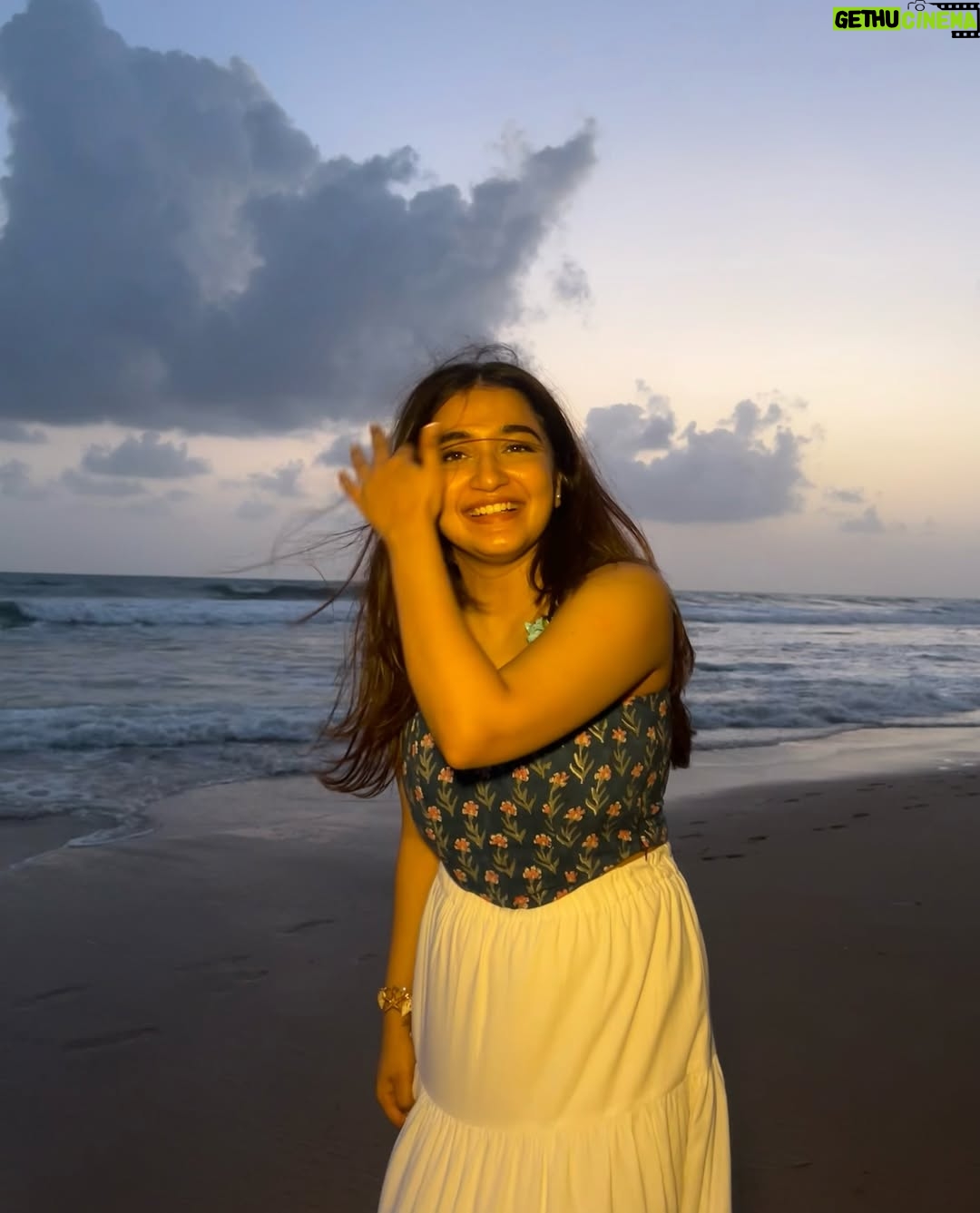 Kangan Khandelwal - 114.9K Likes - Sky so pretty 🥹
Outfit from @silayibazi 🩵

#lifeofk #goabeach #ootd #explorepage✨ #fyp #happy #love