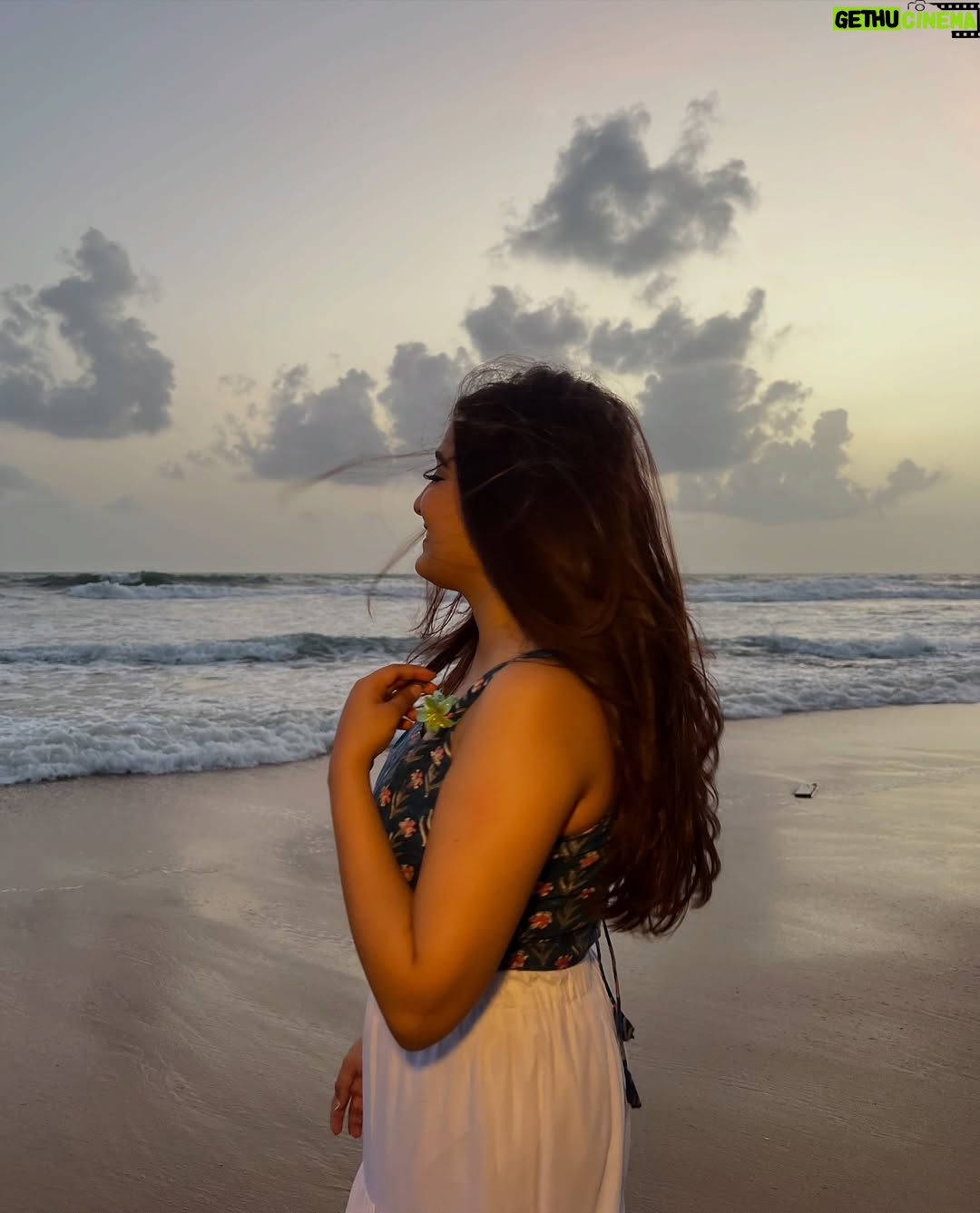 Kangan Khandelwal - 114.9K Likes - Sky so pretty 🥹
Outfit from @silayibazi 🩵

#lifeofk #goabeach #ootd #explorepage✨ #fyp #happy #love