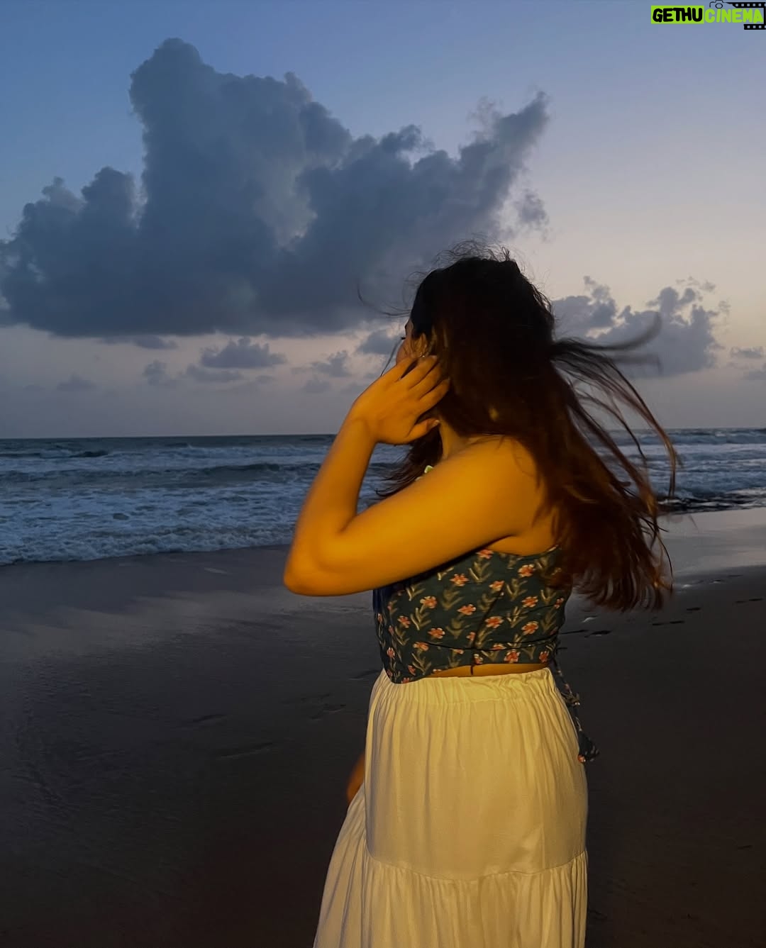 Kangan Khandelwal - 114.9K Likes - Sky so pretty 🥹
Outfit from @silayibazi 🩵

#lifeofk #goabeach #ootd #explorepage✨ #fyp #happy #love