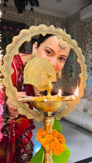 Kangana Ranaut Instagram - रोशनी एवं उमंग के महापर्व दीपावली की हार्दिक शुभकामनाएं 🪔