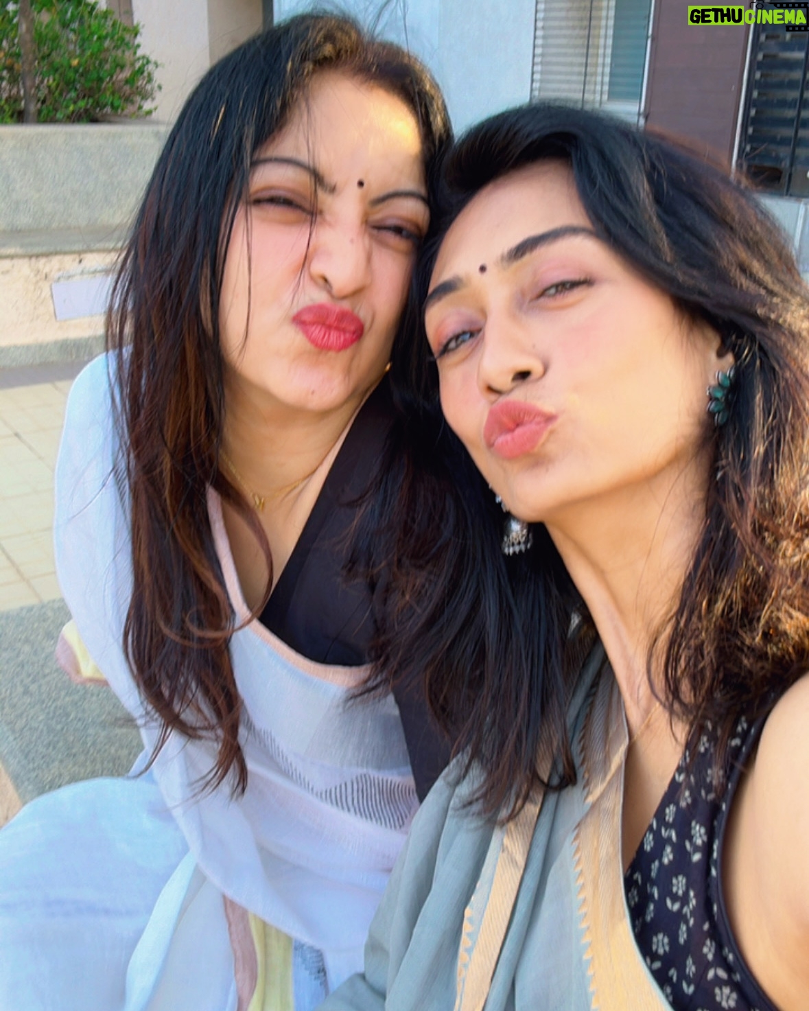 Kani Thiru - 13.4K Likes - My constants 👭🧍‍♀️🧿🧿!!