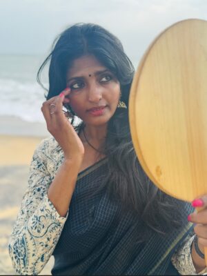 Kani Thiru Instagram - Kadaloram sila Kavithaigal❣️🫶🏼 🌊
Saree and blouse from @vivarnaa_design_studio