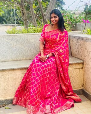 Kani Thiru Instagram - Let’s flip to traditional ✨🫶🏼👸🏻
Thanks @kirthikapremkumar for designing and styling this beautiful lehenga 💖🪷
Brand @mattramai
#goodvibes #possitivestart #newyearnewme #traditional #chennai #pink #saree #love #life #ootd