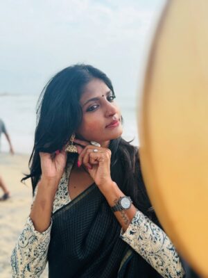 Kani Thiru Instagram - Kadaloram sila Kavithaigal❣️🫶🏼 🌊
Saree and blouse from @vivarnaa_design_studio