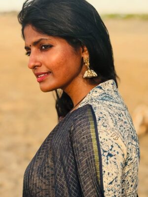 Kani Thiru Instagram - Kadaloram sila Kavithaigal❣️🫶🏼 🌊
Saree and blouse from @vivarnaa_design_studio
