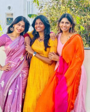 Kani Thiru Instagram - Just three sisters
and their incredible love stories 🤍
#family #sisters #blended #blessed