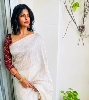 Kani Thiru Instagram - Feeling beautiful with this elegant piece of saree and blouse exclusively Design and styled by @kirthikapremkumar @mattramai 🤍🤎💕