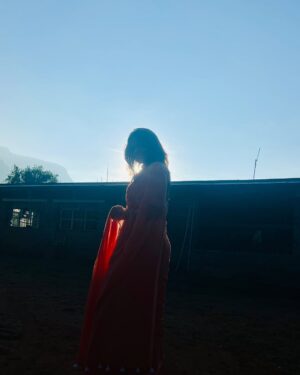 Kani Thiru Instagram - 🫶🏼✨🎀🌱🪷
Saree @mattramai @kirthikapremkumar 🤍
Blouse @vivarnaa_design_studio @typical_cancerian1 🤍
#solitude #naturephotography #naturelover
#saree #sareelove #feelinggood #mylife#newyear
#newpost