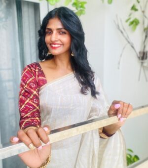 Kani Thiru Instagram - Feeling beautiful with this elegant piece of saree and blouse exclusively Design and styled by @kirthikapremkumar @mattramai 🤍🤎💕