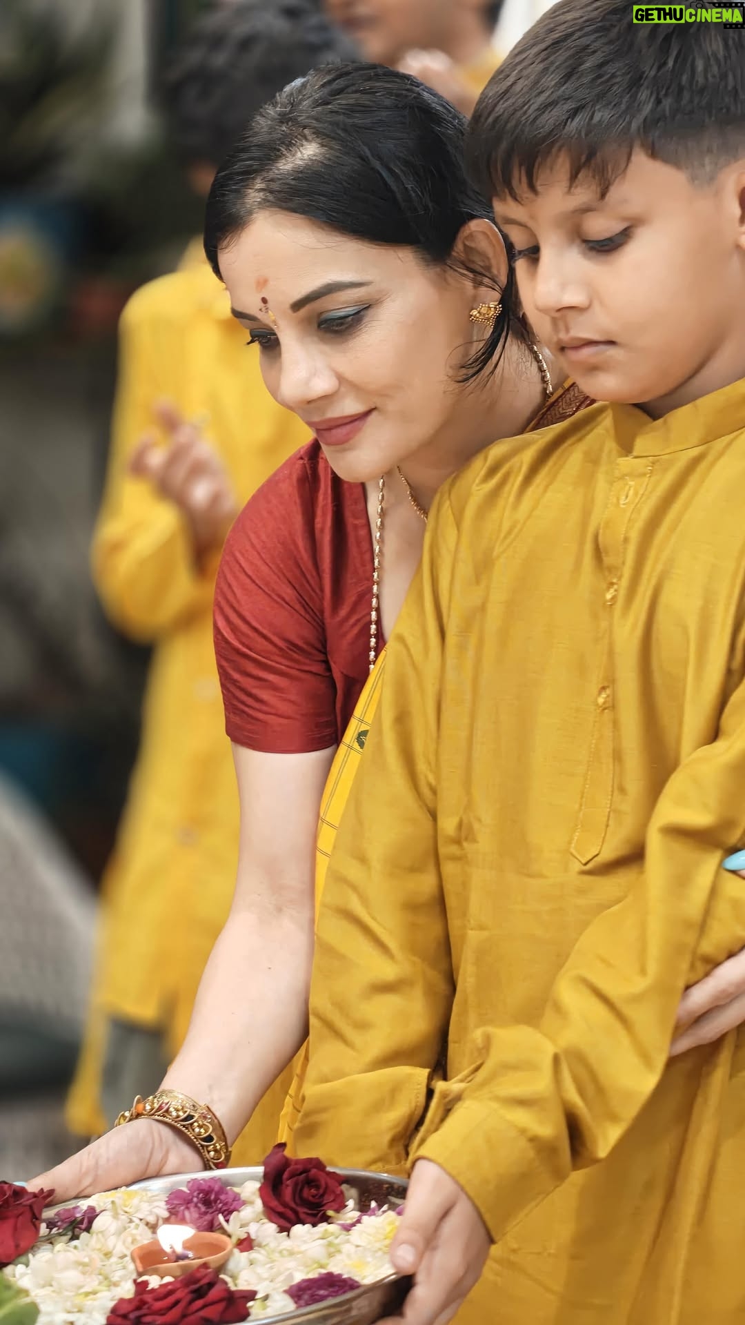 Kanika Maheshwari - 1.4K Likes - मन से रावन जो निकाले राम उसके मन में है दशहरे की ढेर सारी शुभकामनाएं
.
.
.
.#festival #festiveseason #indianethnicwear #kanikamaheshwari #love #mummy #momlife