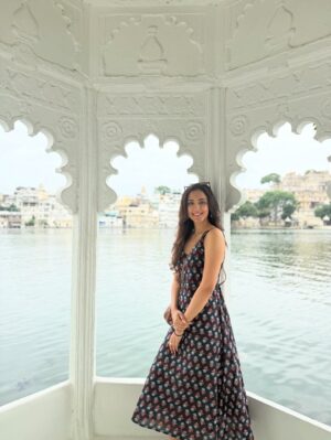 Kanikka Kapur Instagram - Came for the view, stayed for the thali! 🍛