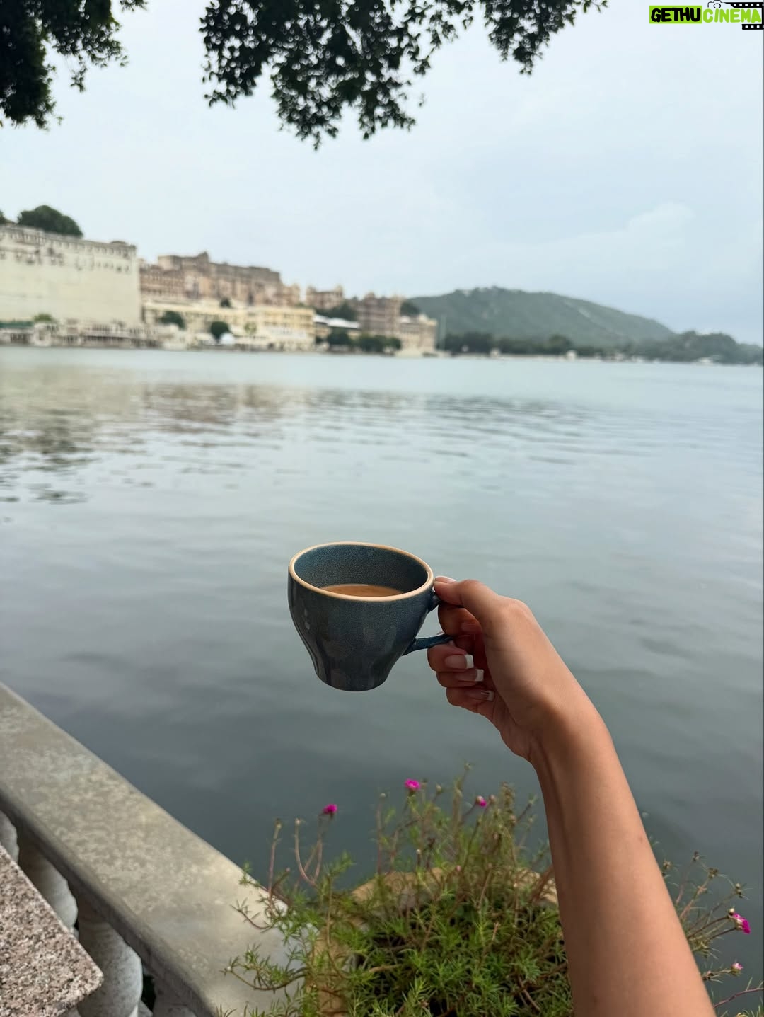 Kanikka Kapur - 71.2K Likes - Came for the view, stayed for the thali! 🍛