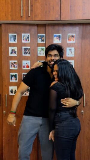 Kanmani Manoharan Instagram - Unnoda konjam neram 😍♥️✨ @aswath_official 🫶🏼
@aswathinkanmani ✨
#VizhiVeekura 😍 @thinkmusicofficial
@abhyankkar @saanve.megghana