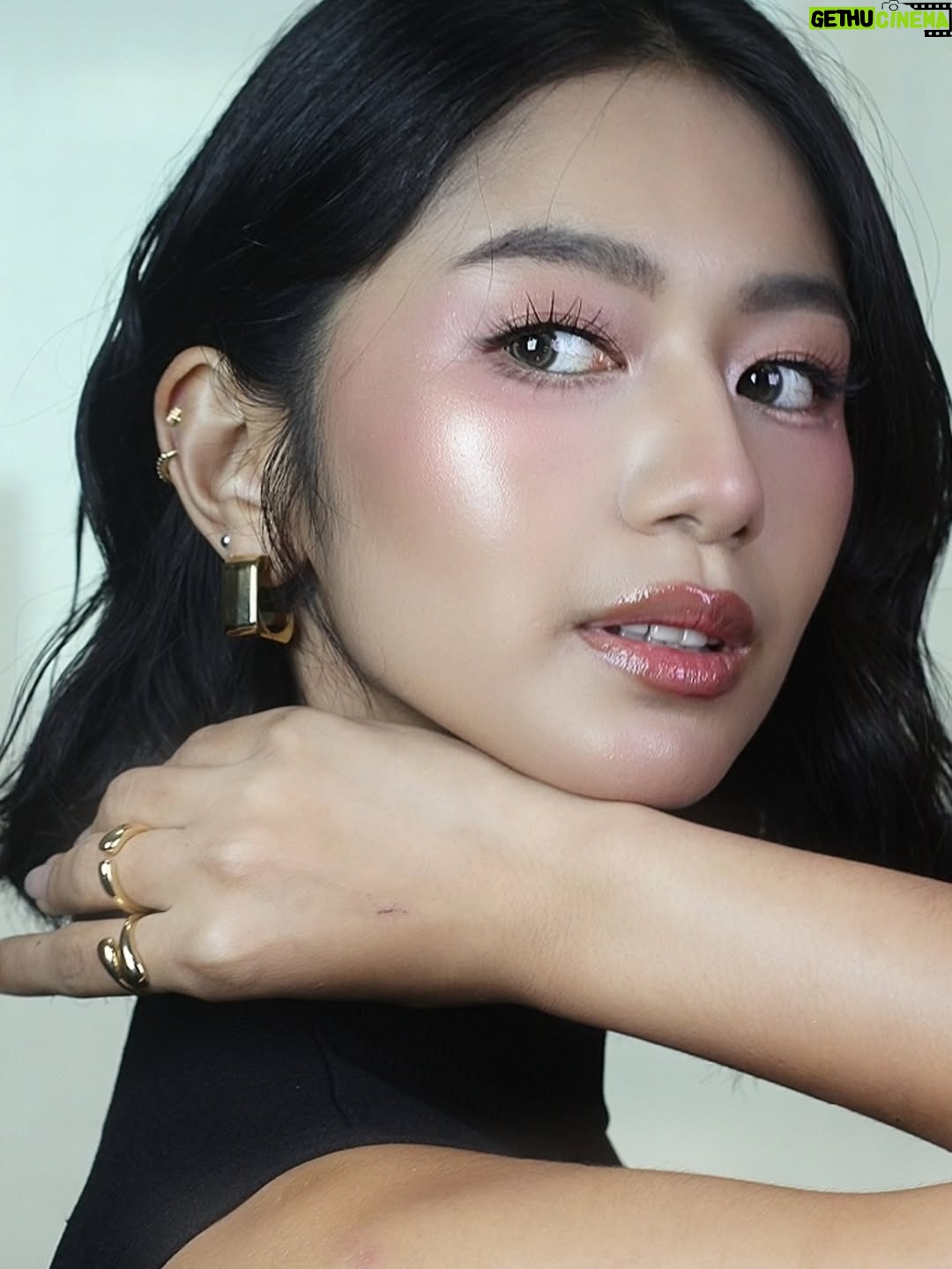Kaori Oinuma - 7.5K Likes - ⭐ 𝙆𝙖𝙤𝙧𝙞 𝙊𝙞𝙣𝙪𝙢𝙖 ⭐

Reunited with this beautiful lady. Second time on my makeup chair @kaori_oinuma for "𝙍𝙤𝙢𝙖𝙣𝙘𝙚 𝙍𝙚𝙗𝙤𝙤𝙩" of @iwantofficial Movie Screening. 🎥

Styling: @carlieheartsyou of @mesmyrrhized
Hairstyling: @sorab.siao
Makeup Artist: yours truly @guillyvalenzuela
Assisted by @njguevara of #SignaturebyGuillano

- special thanks mars @vaughnic labyah 🩵

#KaoriOinuma #Kaori #Celebritymakeupartist #celebritymakeup  #makeup #makeupartist #makeupartistphilippines #makeupartistmanila #makeupartistmnl #makeupartistph #mua #muamanila #muaph #muaphilippines #hmua #hmuamanila #hmuaphilippines #hmuaph #beauty #beautymakeup #SignaturebyGuillano