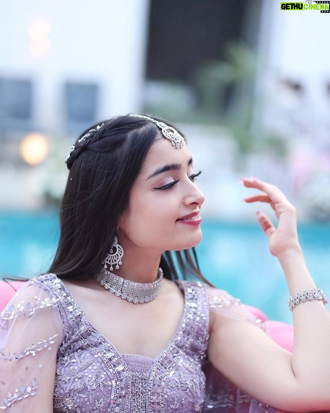 Kareena Tekwani - 5.9K Likes - Pov : When the cameraman falls in love with you 💜

P.S. - Some candids that I found super cute from sissy’s wedding🙈