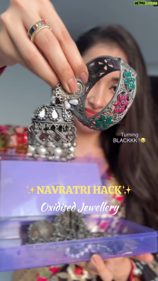 Kareena Tekwani - 15.2K Likes - Oxidised Jewellery Cleaning Hack that ACTUALLY WORKS!🙈✅
 
✨Navratri Edition✨

All you need is :
1) Aluminium Foil & Bowl
2) Baking Soda (use generously )
3) Hot Boiling Water (above jewellery level)
4) Dishwasher & Toothbrush 
.
.
.
.
.
[ Clean Oxidised Jewellery, Navratri Hack, Oxidised Silver Cleaning Tutorial, Navratri 2025, Festive Outfit Hacks, Restore Jewellery Shine, Jewellery Care, Affordable Navratri Outfits, Garba Outfit, Navratri Makeup, Dandiya Looks ]