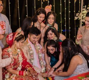 Kareena Tekwani Instagram - My ✨vibe✨ lately💅🥰
.
.
.
#shaadiszn #weddingfits #candidshots #baaratfun #indianweddings