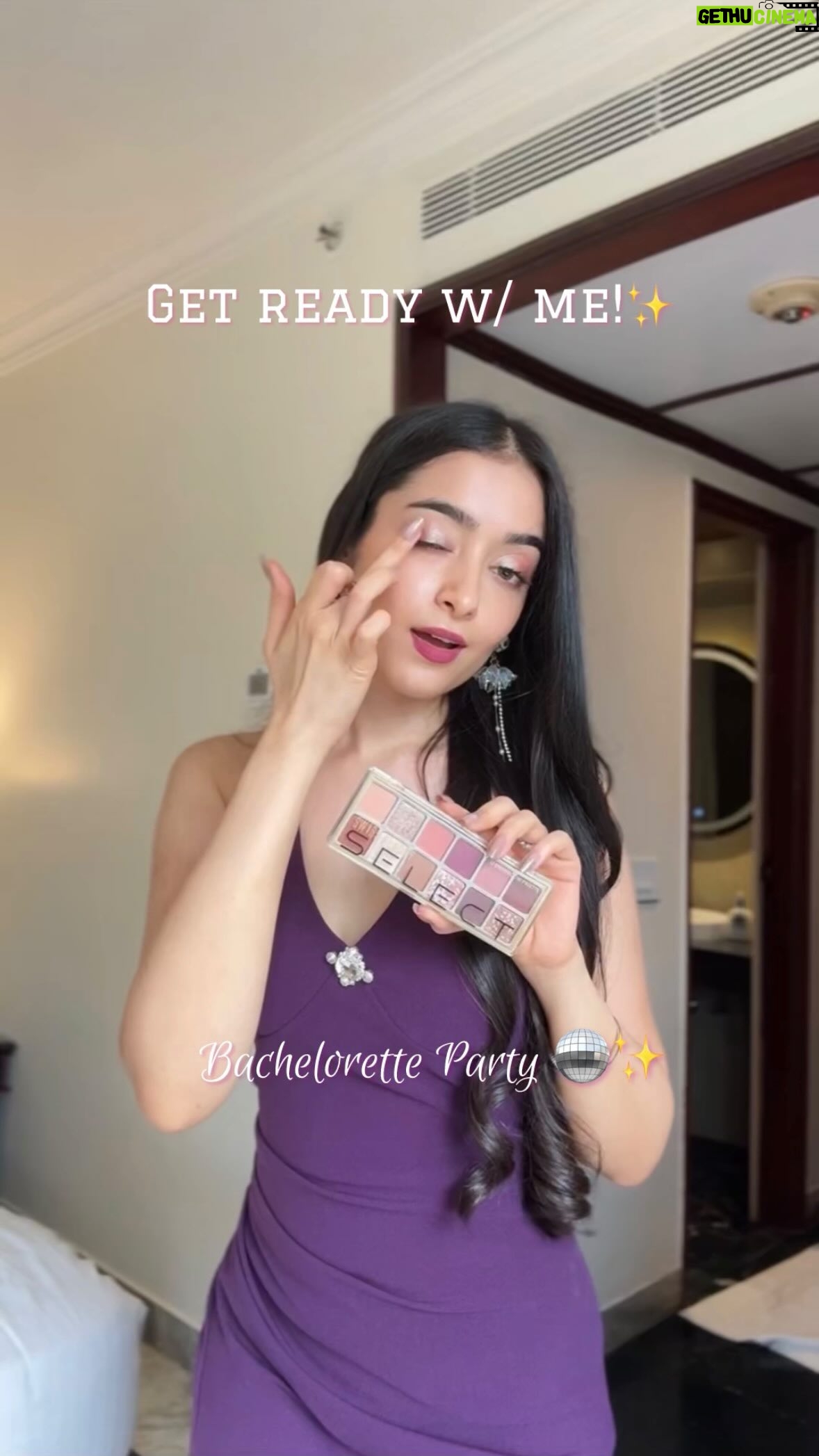 Kareena Tekwani - 61.2K Likes - Drop “details” for the links🔗💅

GRWM for Friend’s Bachelorette 🪩

Istg i was getting superr late for the party, but i did like a quick eye tutorial for y’all!✨

I personally love this 12 Eyeshadow Palette from @swissbeautyselect that is literally the most pigmented yet affordable eyeshadow palette lately🥰

This has a blend of matte, metallic & shimmer shades in one! Perfect eyeshadow for beginners, festive looks & party makeup as well!💯
.
.
.
[ Affordable Eyeshadow Palette, Glitter Eyeshadow Palette, Eye Makeup Tutorial, Festive Glam, Party Makeup, Budget Eyeshadow, Beginners Eyeshadow, Under 500 ]

|AD| #12eyeshadow #swissbeautyselect