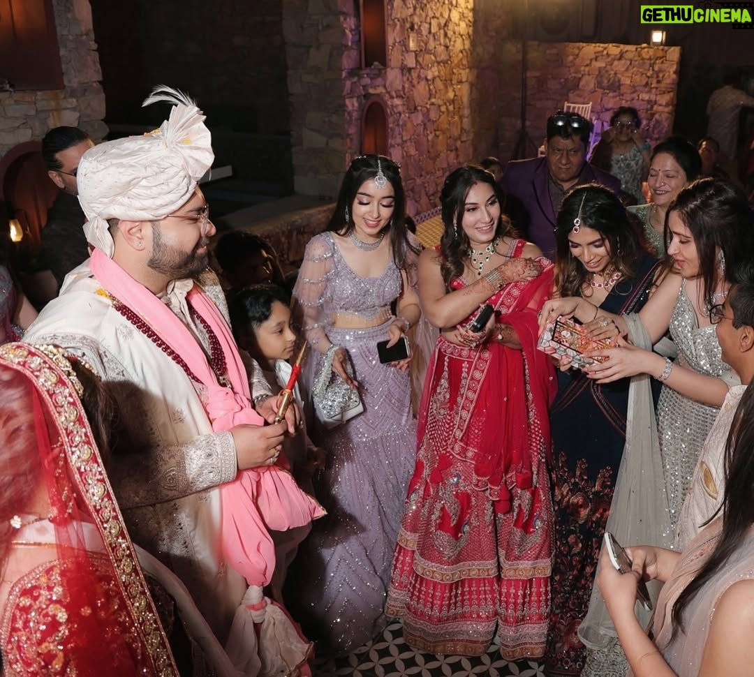 Kareena Tekwani - 3.8K Likes - My ✨vibe✨ lately💅🥰
.
.
.
#shaadiszn #weddingfits #candidshots #baaratfun #indianweddings