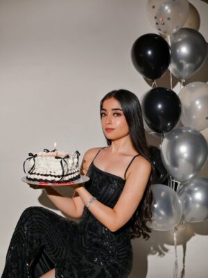 Kareena Tekwani Instagram - Quarter-life cuteness 🍰🎀
.
.
.
.
.
[ Birthday Shoot Ideas, Pinterest Birthday Inspo, Dreamy Birthday Vibes, Vintage Cake, Birthday Aesthetic, 25th Birthday, Pinteresty Decor, Shoot Poses ]