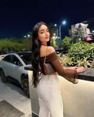 Kareena Tekwani Instagram - Finding beauty in the ordinary🤎