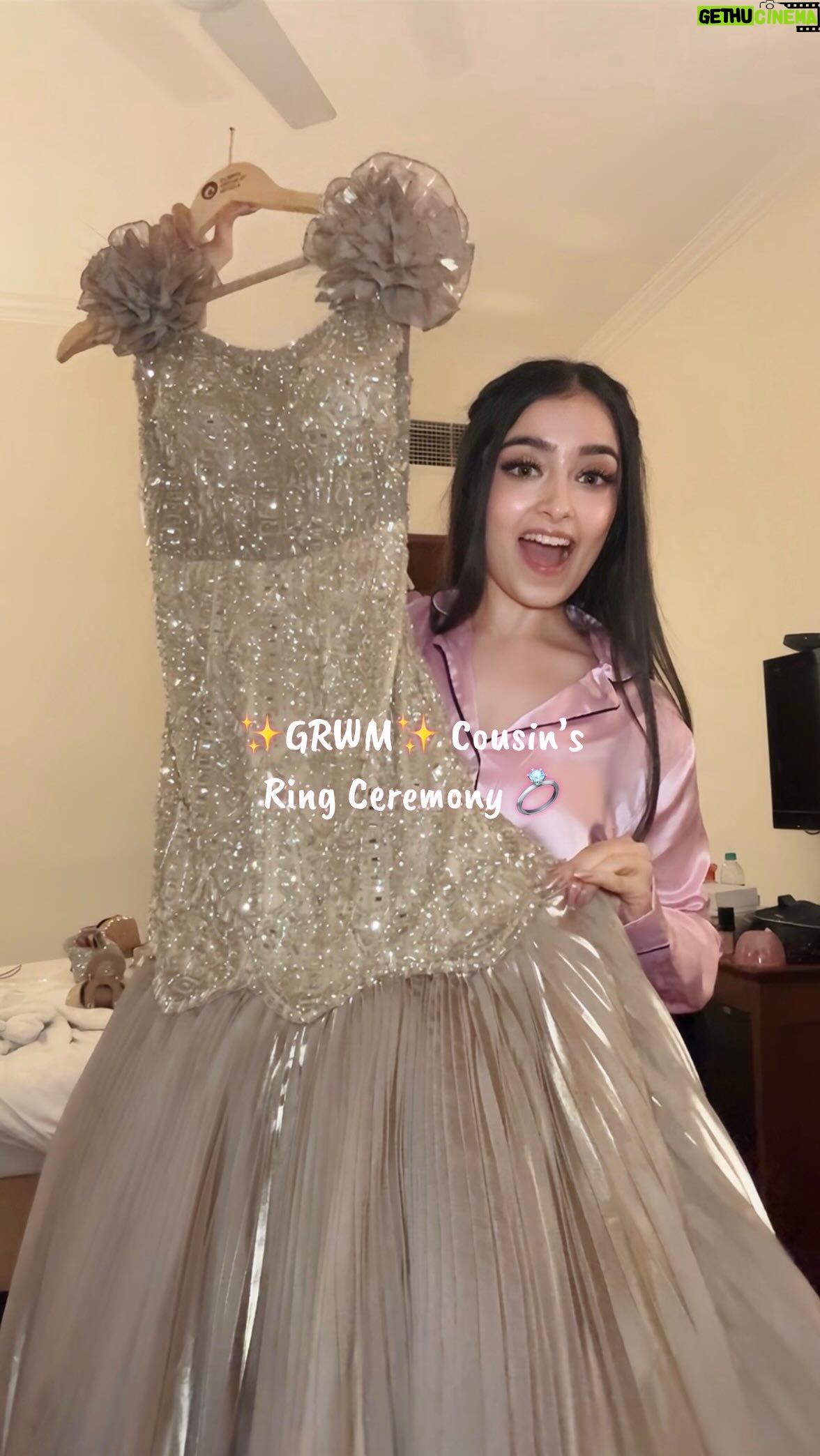 Kareena Tekwani - 23.7K Likes - GRWM for Cousin’s Ring ceremony🥰✨

Made a quick last minute video while getting ready, this is from my brother’s wedding, y’all gave so much love to this look, so I decided to post thisss🫣
.
.
.
[ Indian Wedding Guest Outfit, Bridesmaid Outfit Inspo, Engagement Look, Wedding Season, Ring Ceremony Makeup, Bridesmaid Makeup Look ]