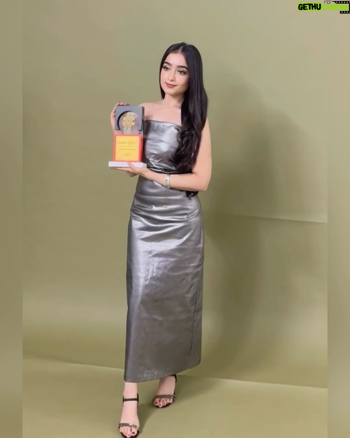 Kareena Tekwani - 5.2K Likes - Made Mom & Dad Proud❤️

Thank you @forbesindia @goat_india_ for this life-changing feature & award ✨

Truly honored to be featured as one of the Top 100 Digital Stars of 2024! Couldn’t be more grateful for this recognition 💕

And to my audience- I have no words, just pure admiration towards y’all! This is our FIRST AWARD in this field (Except for YT PlayButton ofc✨) and it HAD to be Forbes! This still feels like a dream, THANK YOUU for the massive love & support that we could finally reach here! Love and only love❣️

( Forbes India, Forbes India’s Top 100 Digital Stars, Digital Stars Award )
