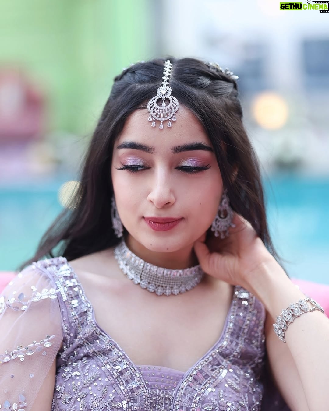 Kareena Tekwani - 5.9K Likes - Pov : When the cameraman falls in love with you 💜

P.S. - Some candids that I found super cute from sissy’s wedding🙈