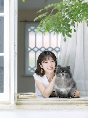 Karen Miyama Instagram - 愛犬雑誌『Wan』10月号の表紙を
愛犬むすびと担当させていただきました✨

記念すべき回に呼んでいただき光栄です
かわいいむすびの写真とインタビューも盛りだくさんですのでぜひ…🥹

©AYAKO HACHISU