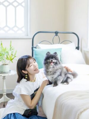 Karen Miyama Instagram - 愛犬雑誌『Wan』10月号の表紙を
愛犬むすびと担当させていただきました✨

記念すべき回に呼んでいただき光栄です
かわいいむすびの写真とインタビューも盛りだくさんですのでぜひ…🥹

©AYAKO HACHISU