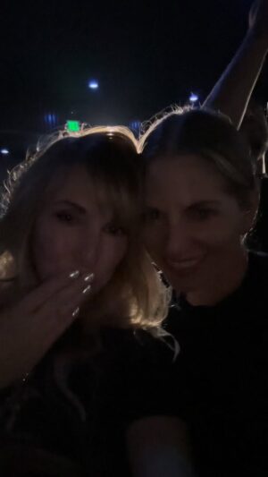 Kari Byron Instagram - Best live show I have been to in ages. Turnstile on a Sunday night. Extra coffee on a Monday morning!

Stay weird Mythfits!