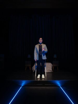Karina Jordán Instagram - 🎭✨ Una actriz. Muchos personajes. Toda una historia.
En DAÑO, Karina Jordán se transforma en escena: es ella, su jefe, la influencer, la madrastra… ¡y hasta un grupo de stalkers! 😱
Una sola persona que da vida a un universo entero sobre el lado oscuro de las redes sociales. 🖤
📍 Teatro Británico
🗓️ Martes y miércoles, 8PM
🎟️ Entradas en Joinnus