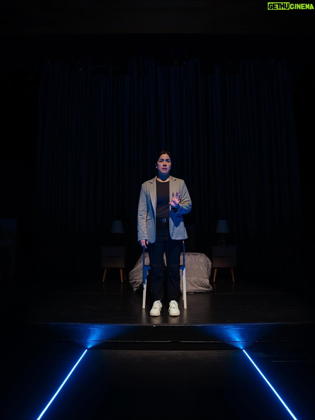 Karina Jordán - 84 Likes - 🎭✨ Una actriz. Muchos personajes. Toda una historia.

En DAÑO, Karina Jordán se transforma en escena: es ella, su jefe, la influencer, la madrastra… ¡y hasta un grupo de stalkers! 😱

Una sola persona que da vida a un universo entero sobre el lado oscuro de las redes sociales. 🖤

📍 Teatro Británico
🗓️ Martes y miércoles, 8PM
🎟️ Entradas en Joinnus