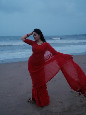 Karishma Sawant Instagram - बातों में तेरी मैं रातें बिताऊँ