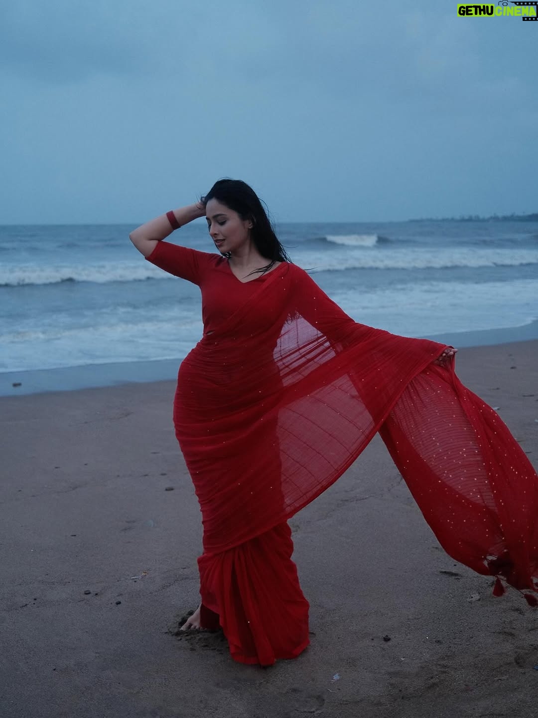 Karishma Sawant - 156.8K Likes - बातों में तेरी मैं रातें बिताऊँ
