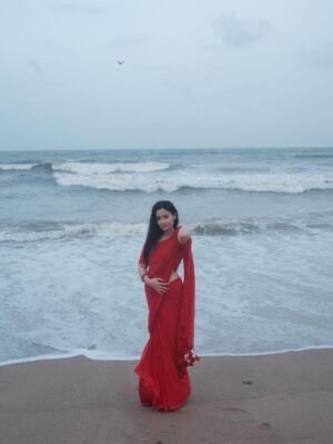 Karishma Sawant Instagram - बातों में तेरी मैं रातें बिताऊँ