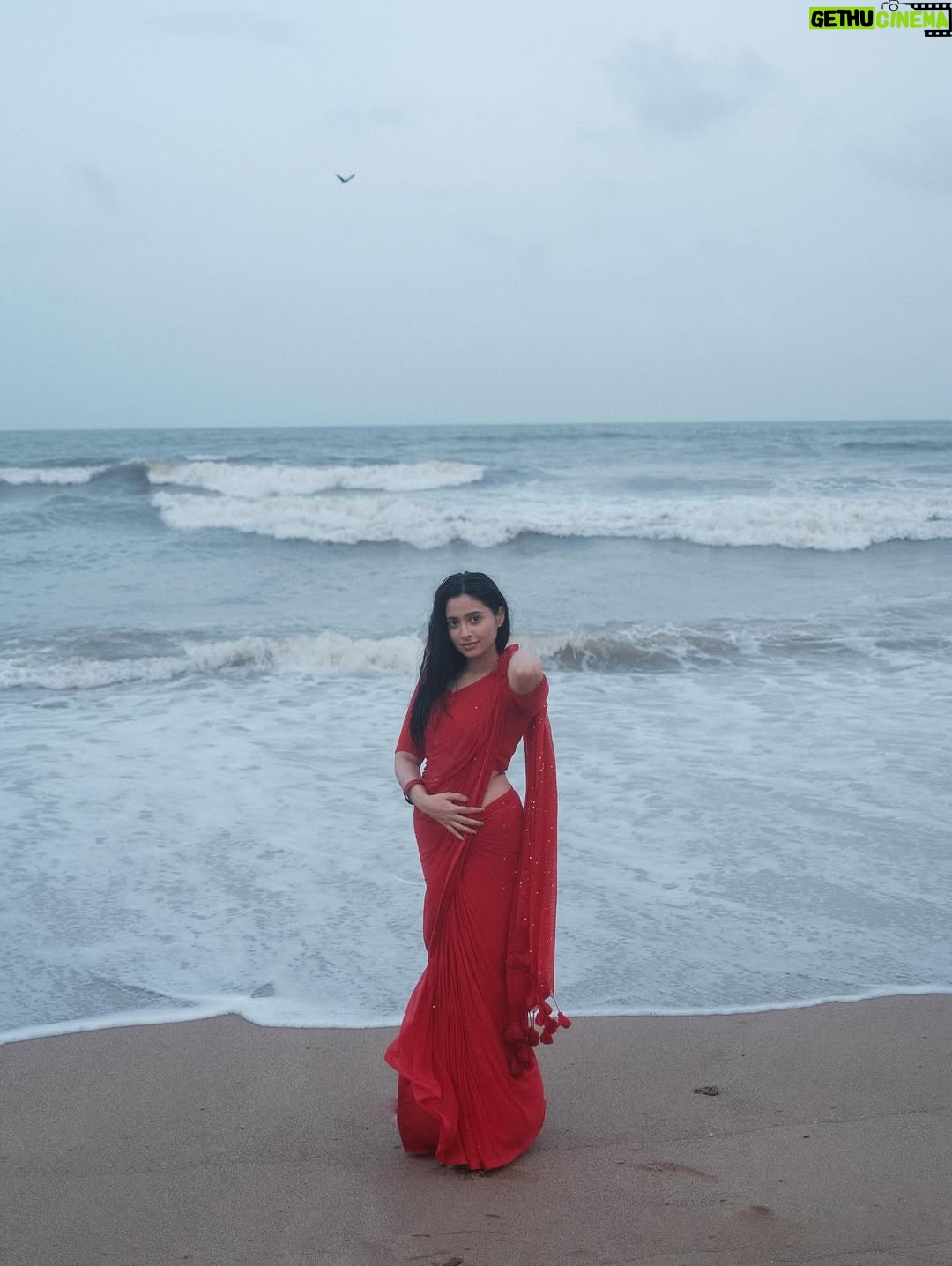 Karishma Sawant - 156.8K Likes - बातों में तेरी मैं रातें बिताऊँ